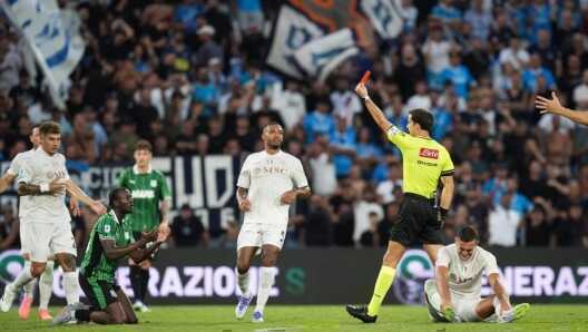 Serie A mới xuất hiện 2 thẻ đỏ mùa này.