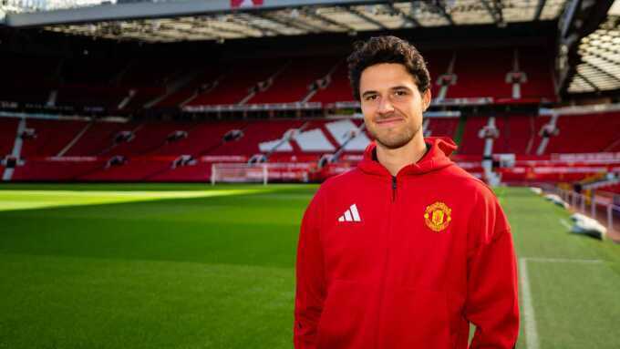 Thủ môn mới của Man Utd từng ghi bàn phút cuối
