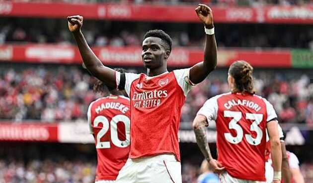 Sự ổn định của Saka mang đến một vấn đề ở Arsenal