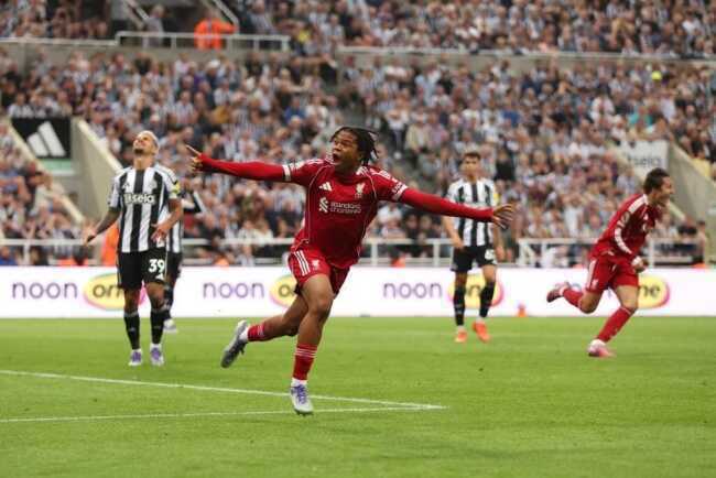 Sao mai Rio Ngumoha của Liverpool.