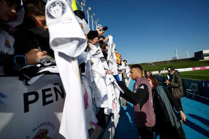 Madrid nhận tin dữ về Mbappe