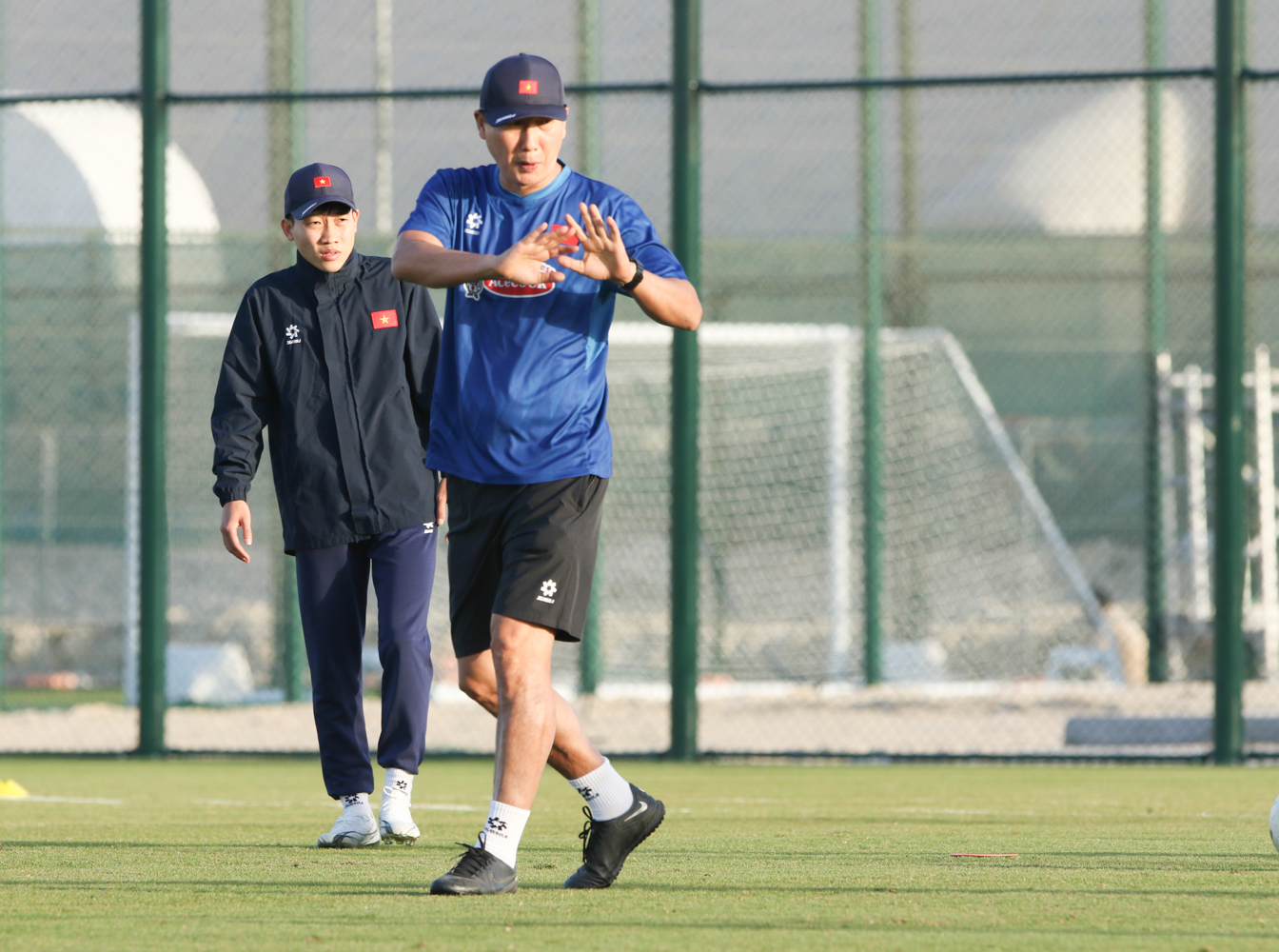 HLV Kim Sang-sik x&acirc;y dựng lối đ&aacute; thực dụng nhưng đầy hiệu quả cho c&aacute;c đội tuyển Việt Nam. Ảnh: VFF.