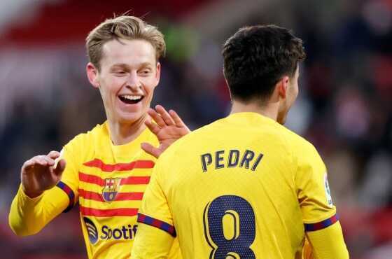 Sự kết hợp giữa De Jong v&agrave; Pedri mang đến khả năng kiểm so&aacute;t cho tuyến giữa Barca.