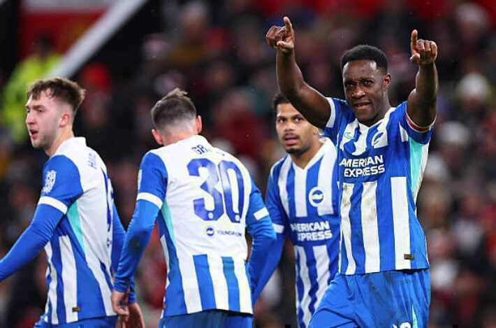 Welbeck tham gia v&agrave;o cả 2 t&igrave;nh huống ghi b&agrave;n của Brighton.
