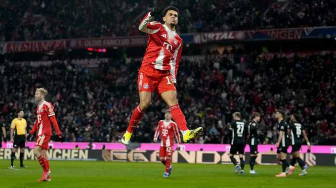 Bayern thắng 8-1 ở Bundesliga