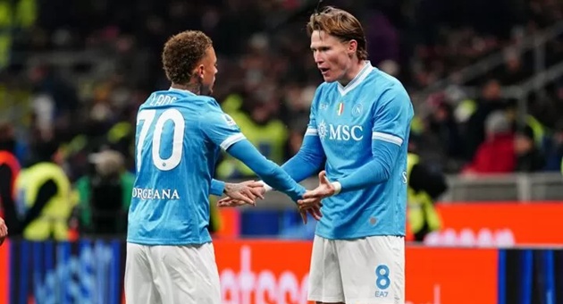 Cú đúp của McTominay giữ lại hy vọng Scudetto cho Napoli