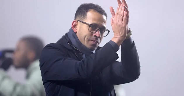 HLV Rosenior tuyên bố Chelsea đủ công cụ để thắng ngay