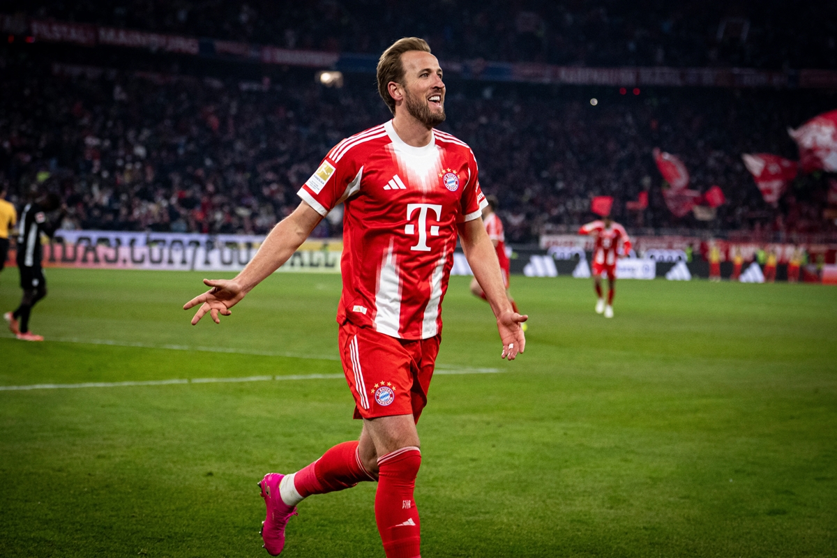 Kane lập kỷ lục 60 năm giữa tin đồn rời Bayern