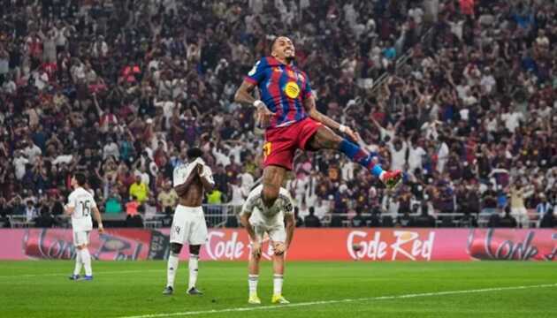 Raphinha khiến h&agrave;ng thủ Real chết lặng.