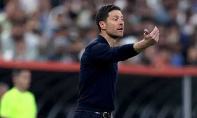 &Aacute;p lực bủa v&acirc;y Alonso.