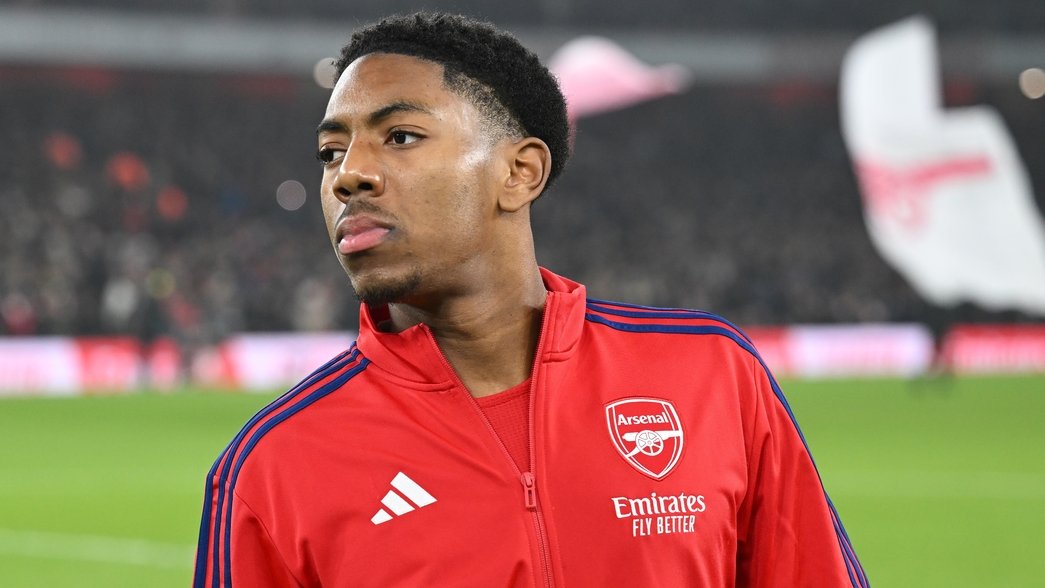 Bent lo sao trẻ Arsenal dễ bị tổn thương trước Chelsea