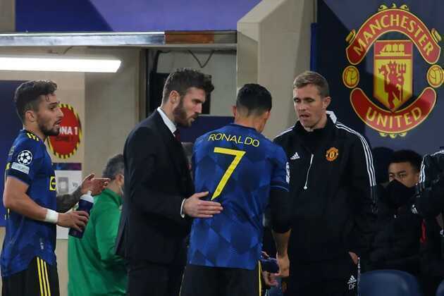 Carrick sắp tái xuất MU, Ronaldo từng khen hết lời