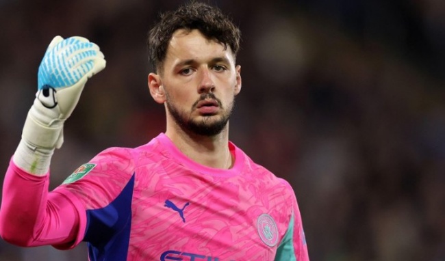 Pep chọn James Trafford bắt chính trận Man City đấu Newcastle