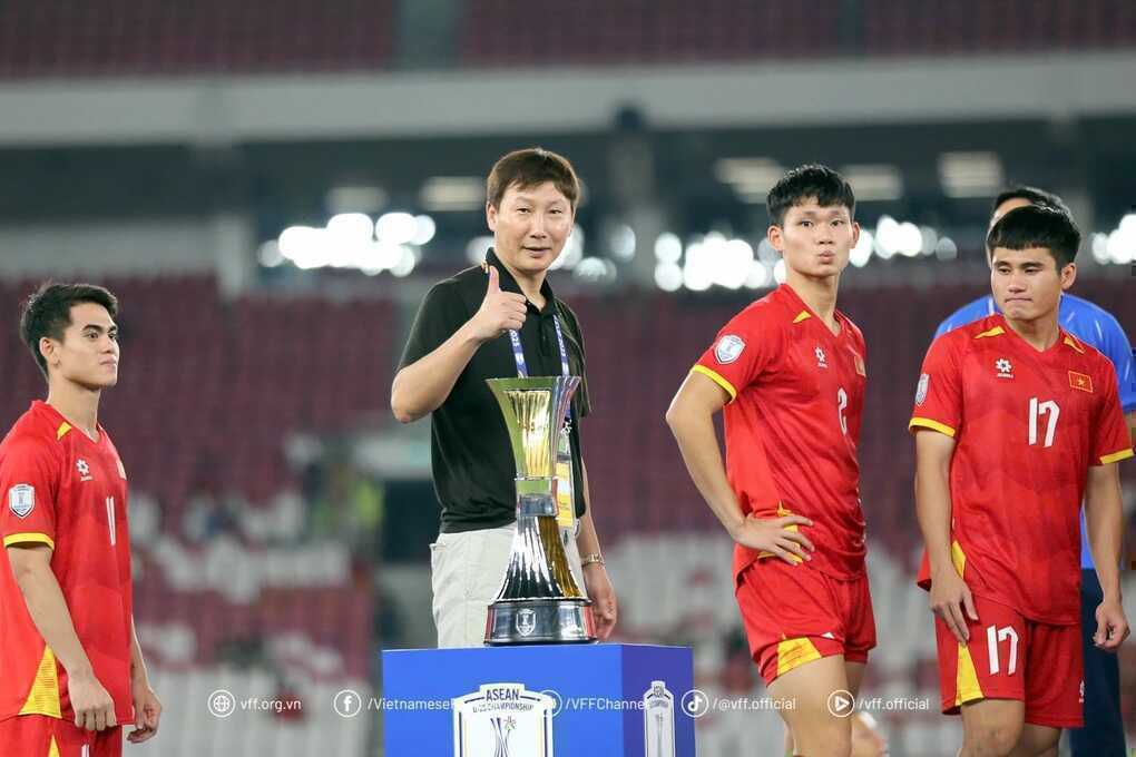 Thầy trò HLV Kim Sang Sik 5 lần liên tiếp đánh bại các đội chủ nhà