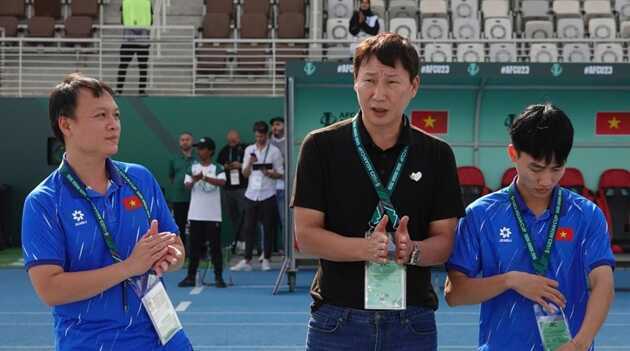 HLV Kim Sang-sik trực tiếp ~do thám~ U23 UAE