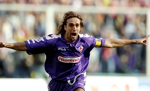 Gabriel Batistuta l&agrave; ch&acirc;n s&uacute;t biểu tượng của Fiorentina.