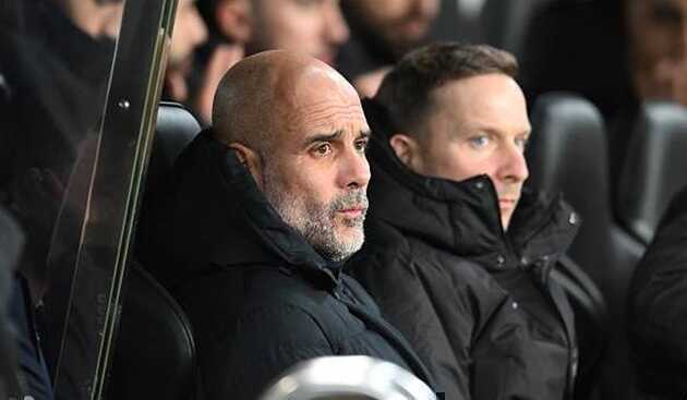 Pep Guardiola chê trách tổ trọng tài dù Man City thắng trận