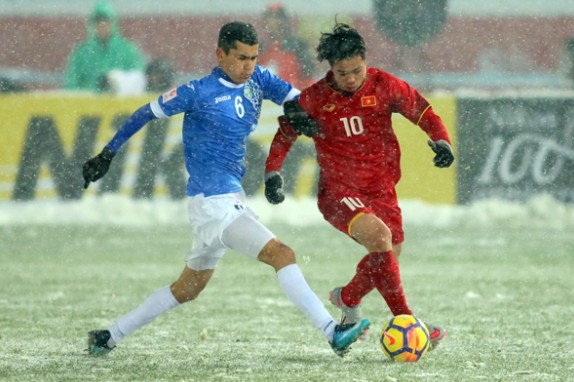 Trận chung kết tại Thường Ch&acirc;u diễn ra trong điều kiện thời tiết trắng x&oacute;a. Ảnh: Tuấn Hữu.