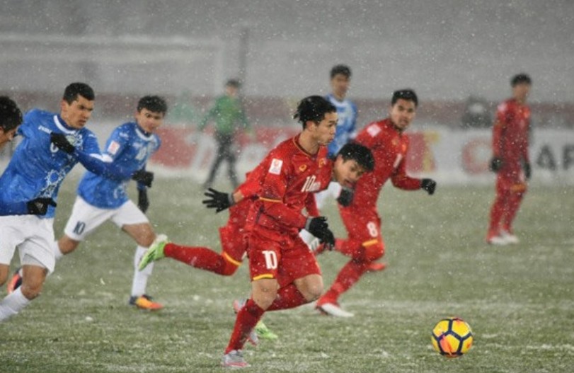 C&aacute;c cầu thủ Việt Nam đ&atilde; nỗ lực hết m&igrave;nh để đưa trận đấu v&agrave;o hiệp phụ. Ảnh: Ho&agrave;ng H&agrave;.