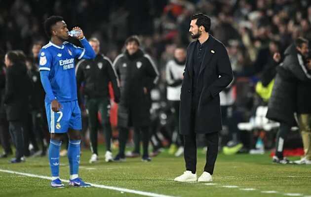 Arbeloa ra mắt thảm họa biến Real Madrid thành trò cười