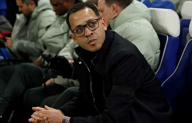 Arteta kéo Rosenior trở lại mặt đất