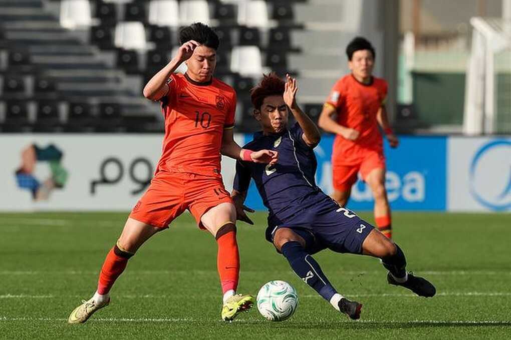 CĐV Trung Quốc bất ngờ chê đội nhà, nhắc tên U23 Việt Nam