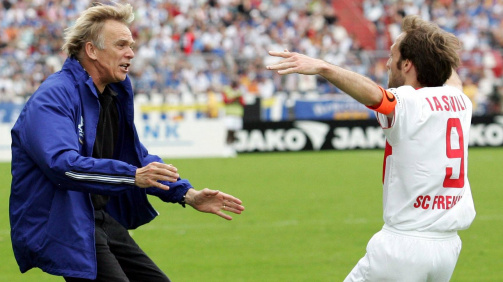 Volker Finke l&agrave; huyền thoại của đội b&oacute;ng.