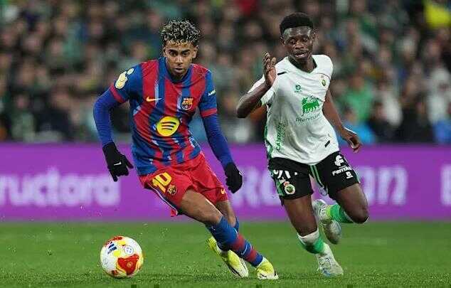 Yamal một lần nữa c&oacute; m&agrave;n tr&igrave;nh diễn ch&oacute;i s&aacute;ng.