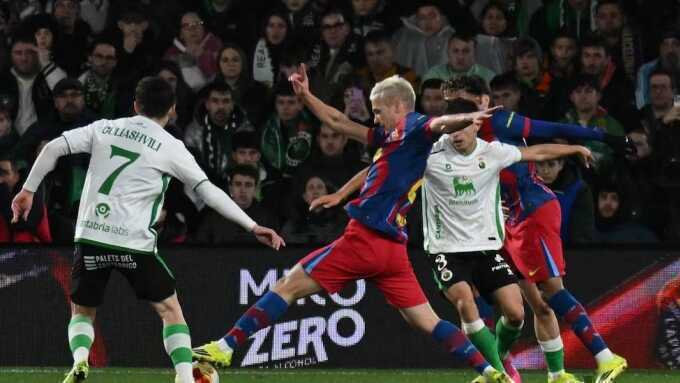 Barca tránh được vết xe đổ của Real trước đội hạng Nhì