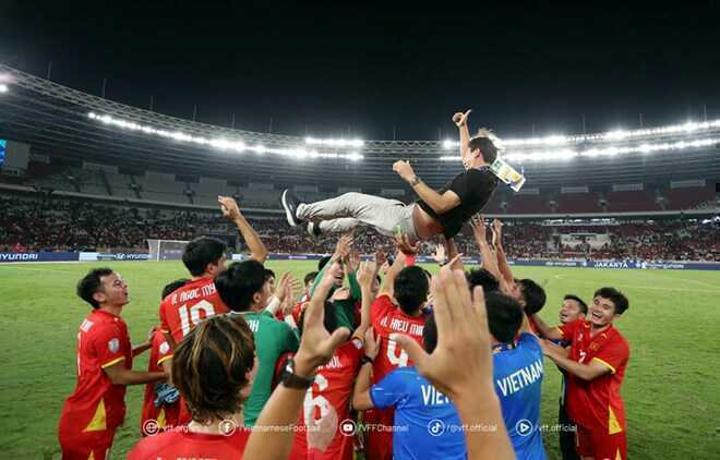 Thắng quá nhiều, HLV Kim bị báo Hàn cảnh báo chấn thương