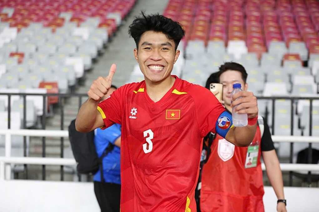 CĐV châu Á bất ngờ với màn “bắn tiếng Anh như gió” của Lý Đức - 2