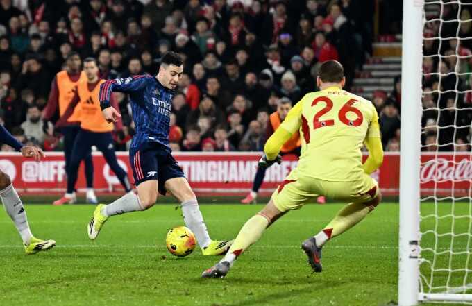 Arsenal lại lỡ cơ hội bỏ xa Man City