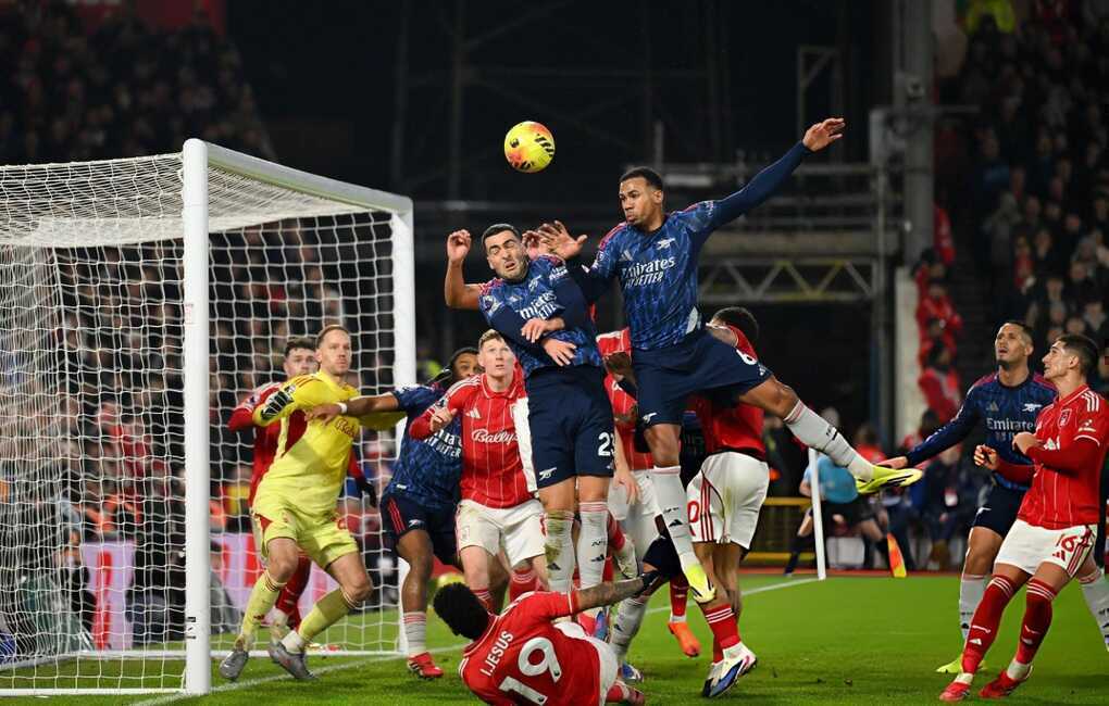 Arsenal lỡ cơ hội bỏ xa Man City tới 9 điểm - 2