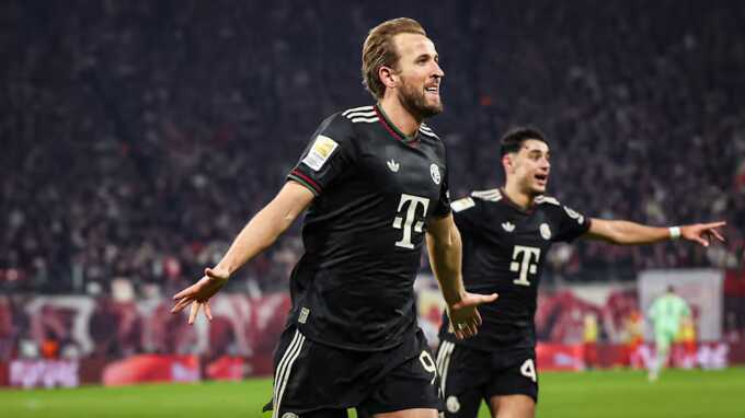 Bayern vượt mốc 100 bàn mùa này