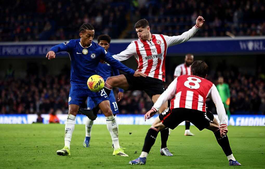 Chelsea tiếp tục bám đuổi quyết liệt Man Utd và Liverpool