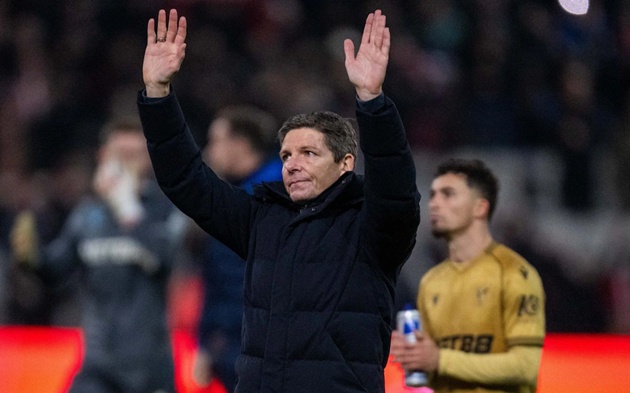 HLV người &Aacute;o bất m&atilde;n v&igrave; ch&iacute;nh s&aacute;ch chuyển nhượng của Palace