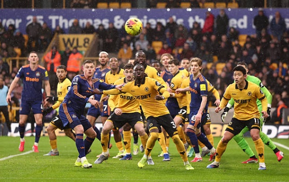 Newcastle bị Wolves cầm chân đầy thất vọng