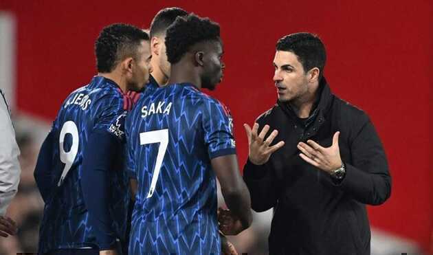 Arsenal lỡ thời cơ vàng bỏ xa Man City