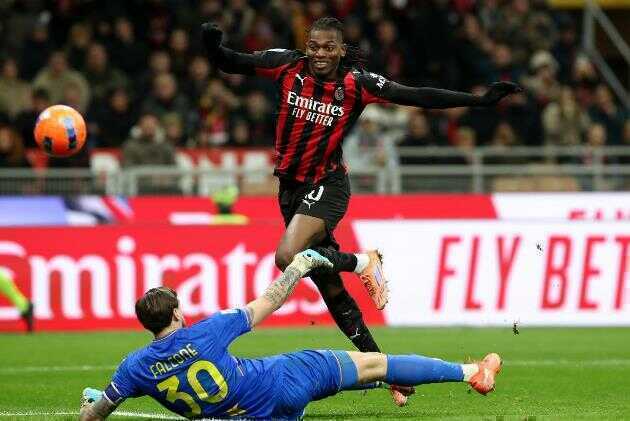 Fullkrug ghi bàn ra mắt, Milan nhọc nhằn hạ Lecce