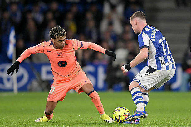 Barcelona tay trắng rời Anoeta.