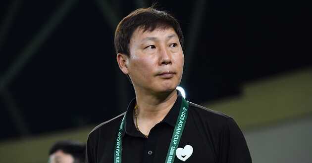 HLV Kim Sang-sik lên dây cót tinh thần đấu Trung Quốc