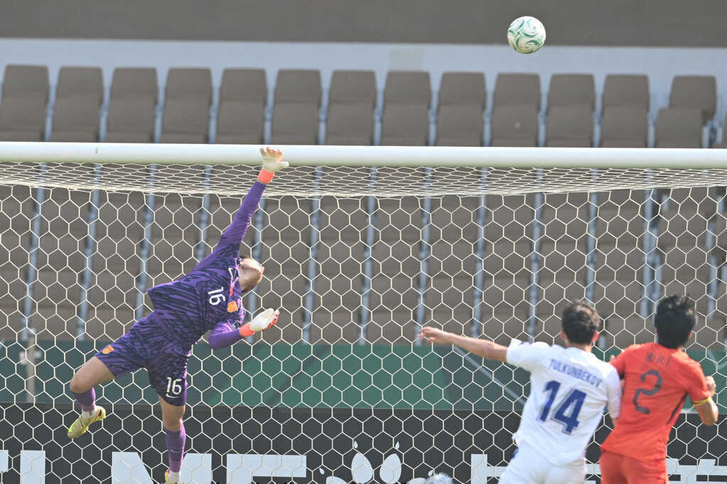 Li Hao U23 Uzbekistan U23 Trung Quoc 2.jpg