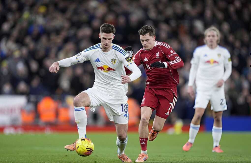 Liverpool bỏ lỡ cơ hội bứt phá trước Chelsea, Man Utd