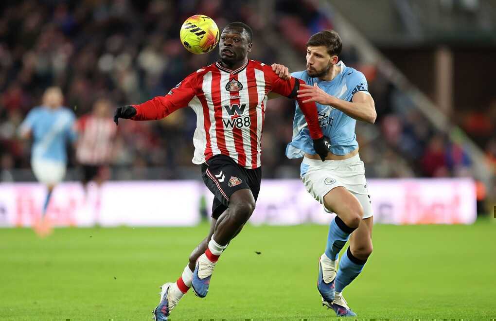 Man City đứt mạch thắng, Arsenal nới rộng khoảng cách ngôi đầu