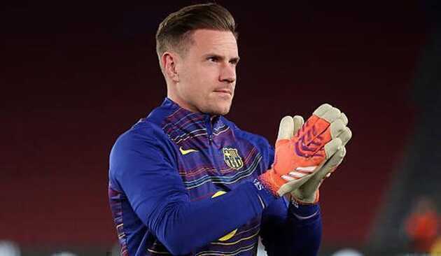 Ter Stegen phớt lờ Girona để bám trụ lại Barcelona
