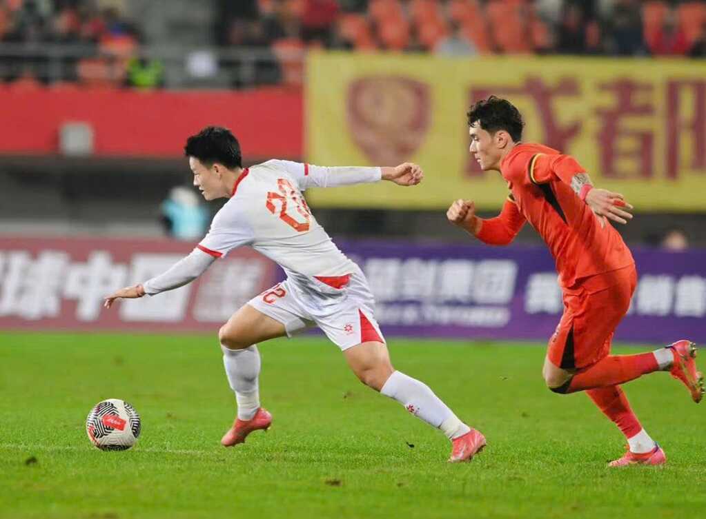 Hàng công U23 Việt Nam thách thức bức tường thép Trung Quốc