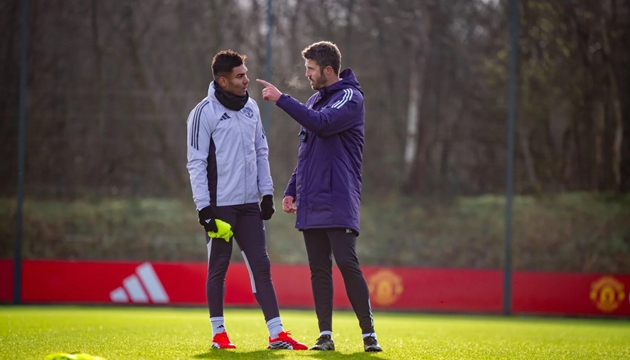 Hé lộ hành động của Casemiro ở buổi tập đầu cùng Carrick