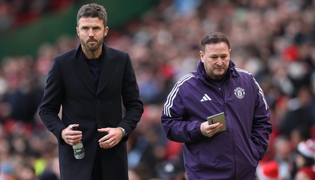 Mazraoui là quân bài tẩy của Carrick trước Arsenal