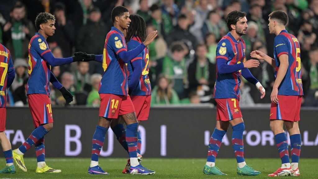 Barcelona cần một chiến thắng để tr&aacute;nh v&ograve;ng play-off Champions League.