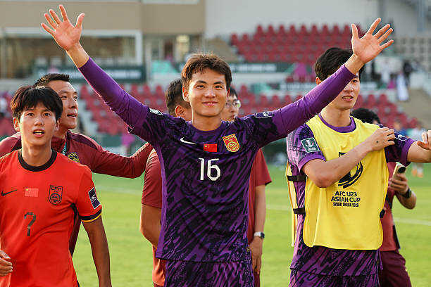 Li Hao tập luyện bắt phạt đền từ l&uacute;c c&ograve;n rất nhỏ.